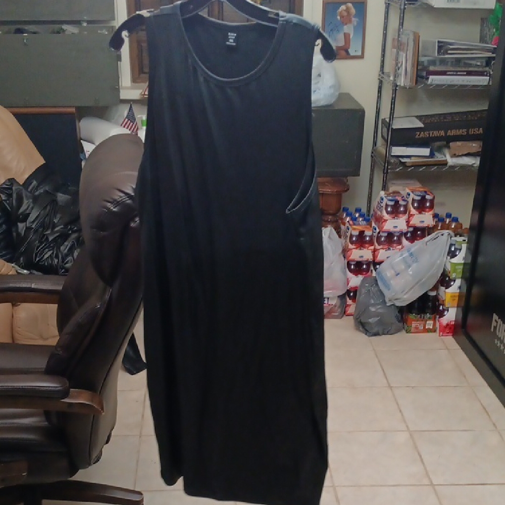 SHEIN Black Faux Leather Sleeveless Crew Neck Sheath Midi Dress
